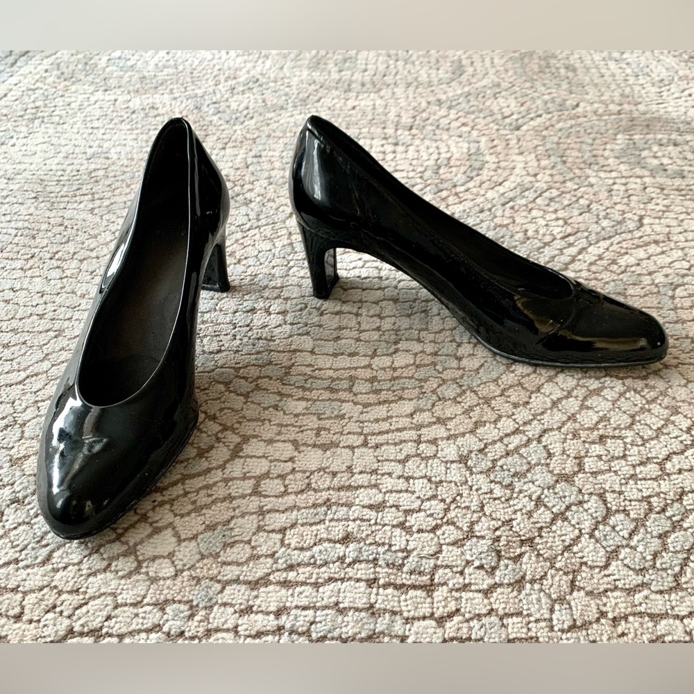 Stuart Weitzman Black Patent Leather Heels Sz7.5